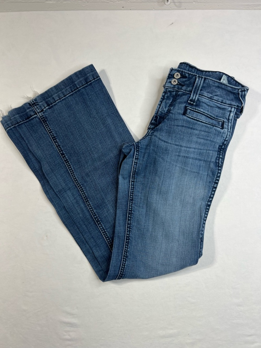 Vintage Y2K Ariat Women’s Blue Medium Wash Flared Jeans Trouser